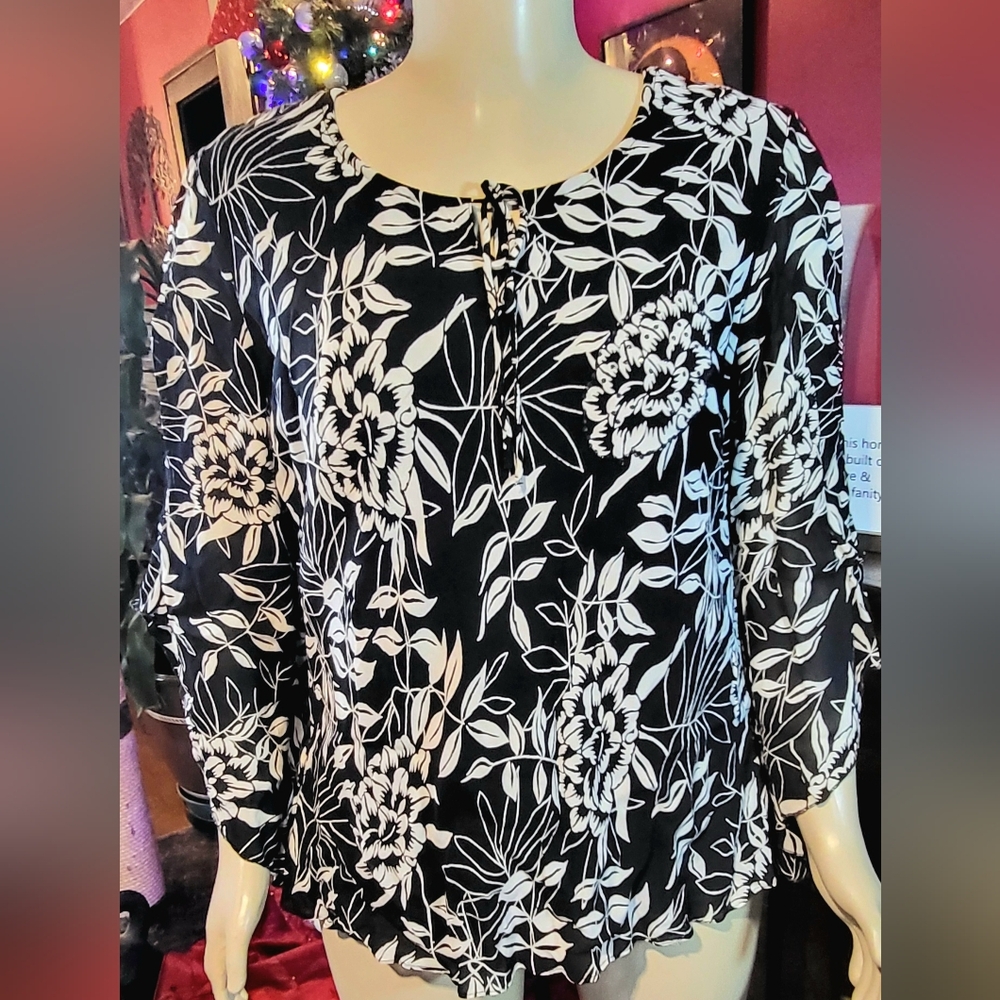Black and White Tie Front 3/4 Butterfly Sleeve Blouse